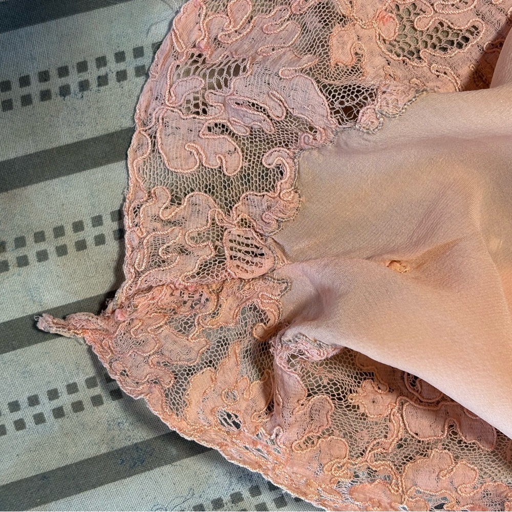 Vintage 1930’s Peach Silk Lace Chemise Slip - Picture 8 of 9